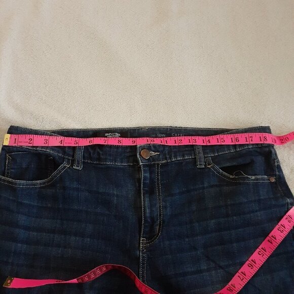 Simply Vera Vera Wang Women's Size 16W Medium Wash Mid Rise Capri Denim Jeans - Picture 12 of 15